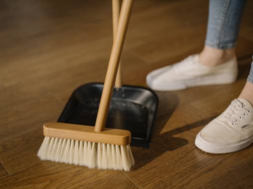 외부 청소가 집의 외관 매력을 유지하는 데 중요한 이유
